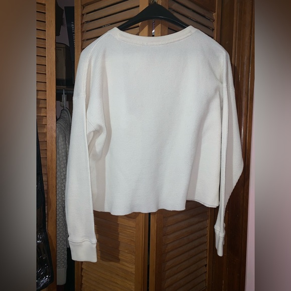 Abercrombie cropped thermal top. - Picture 4 of 6